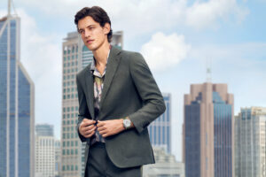 MKT WATCH GT 4 Lifestyle shot 46mm Green EN JPG HQ 20230825 1